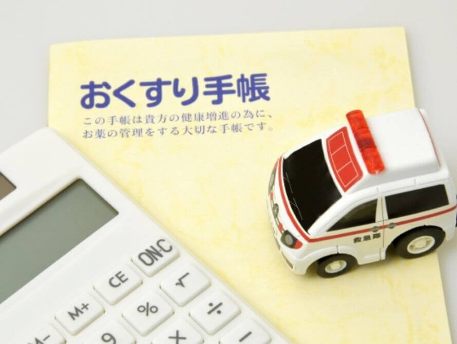 おくすりや救急車の画像